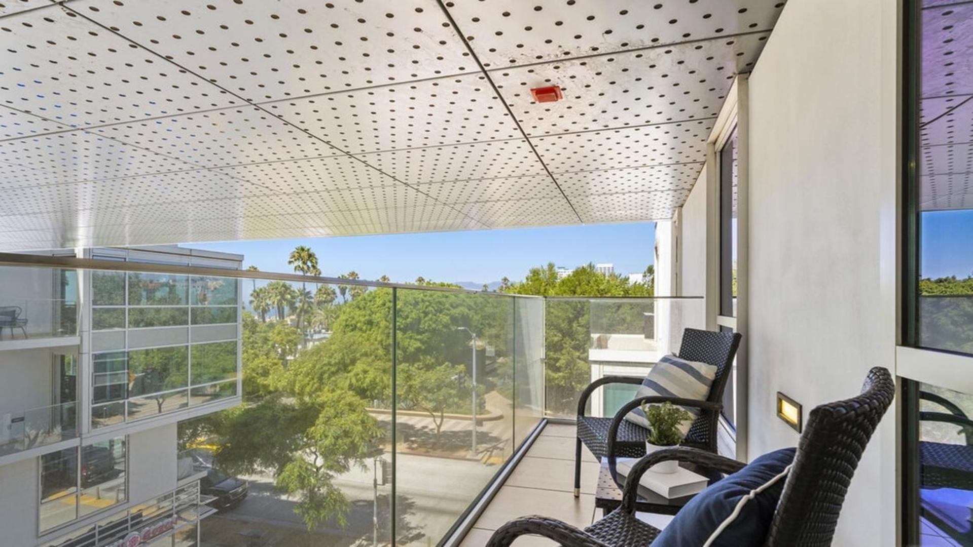 Apartamento Two Bedrooms Floor To Ceiling Wrap-around Windows